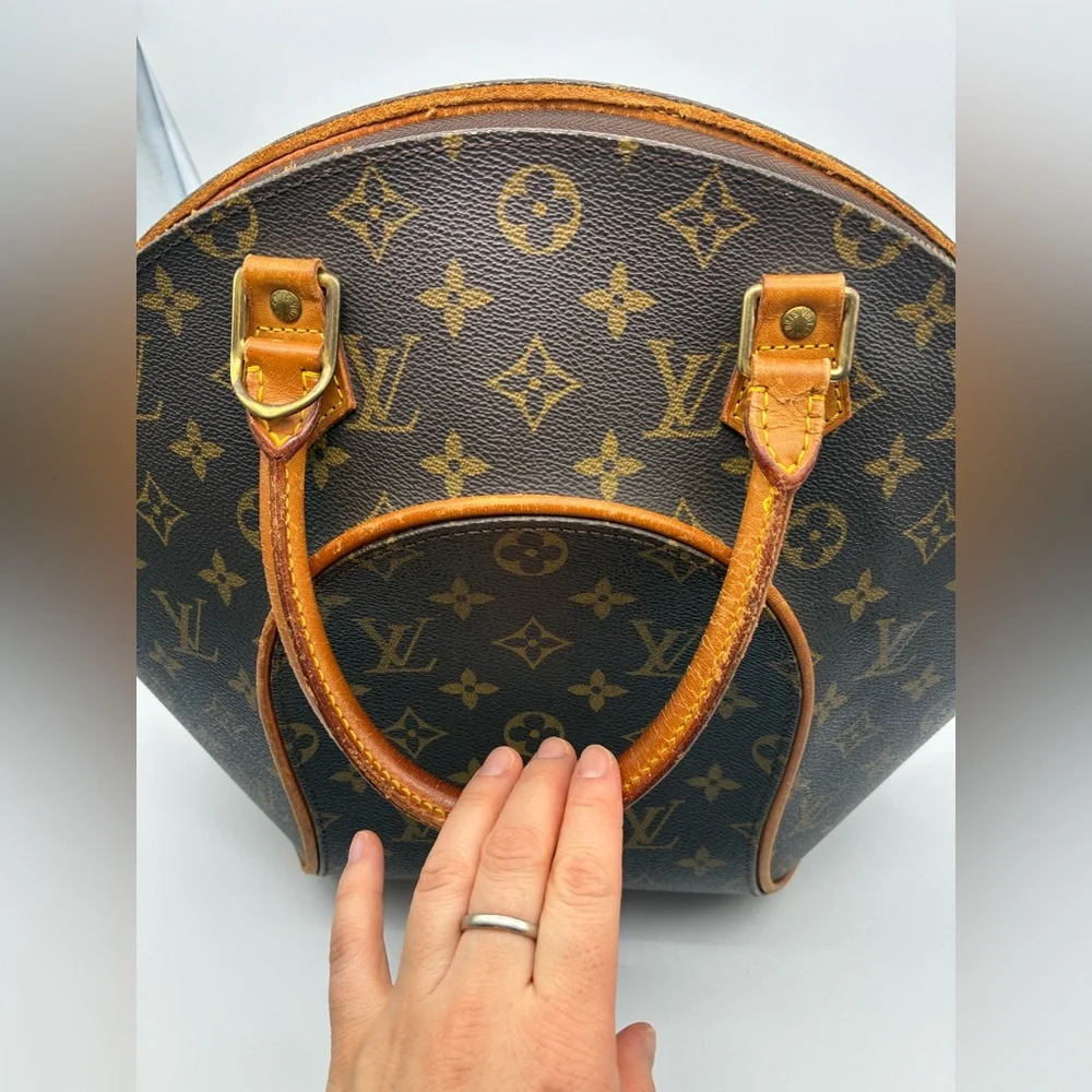 Louis Vuitton ellipse MM monogram hand bag